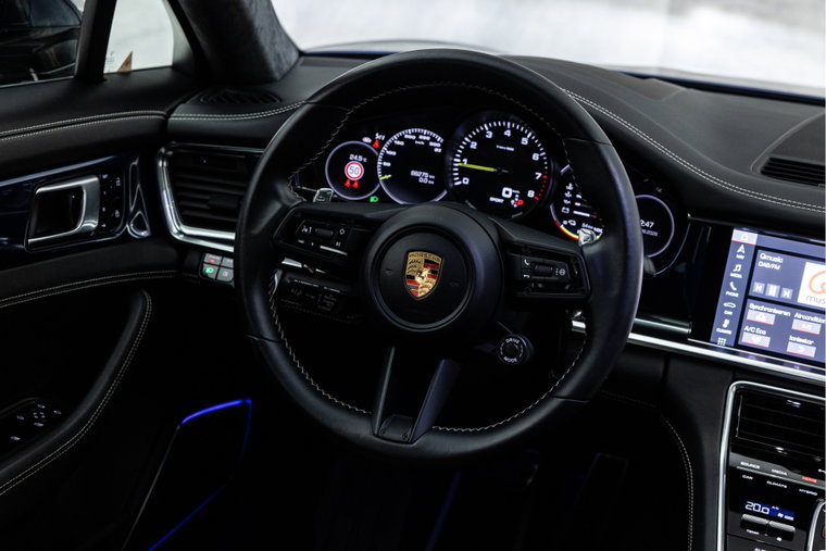 Vehicle Image 25