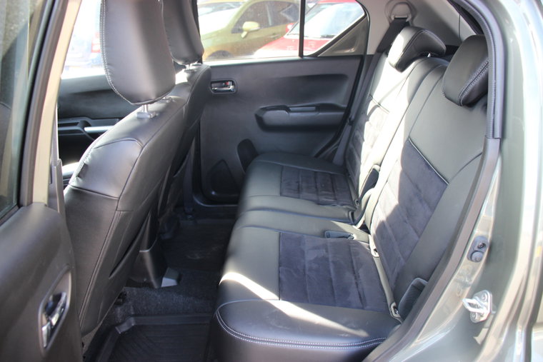 Vehicle Image 10