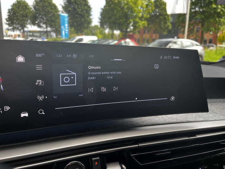 Vehicle Image 32