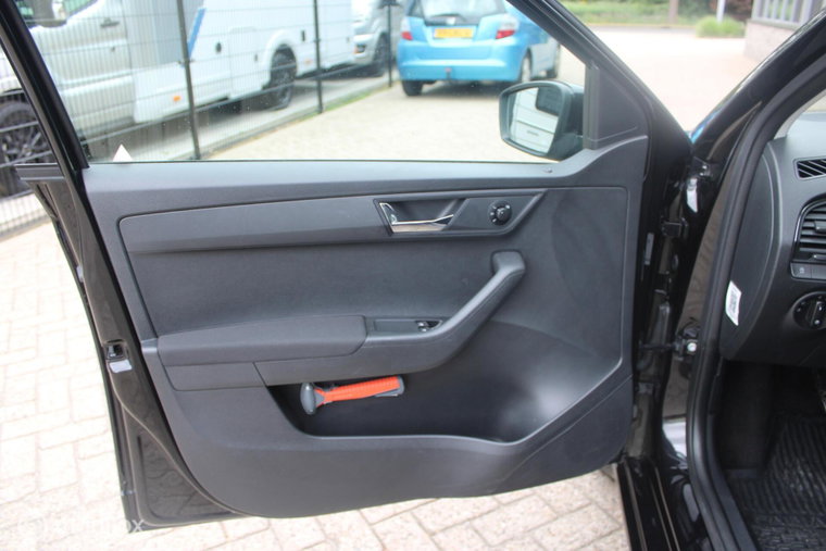 Vehicle Image 38
