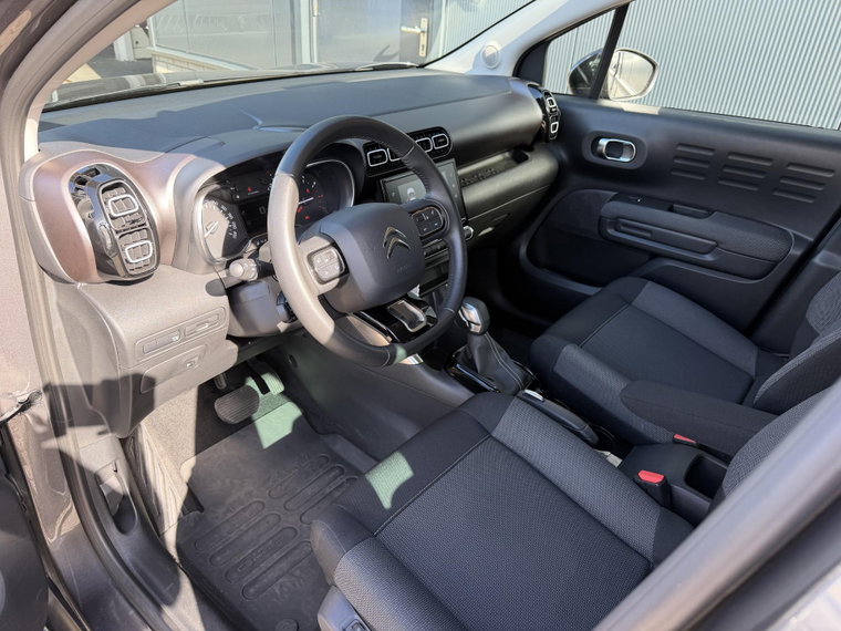 Vehicle Image 10