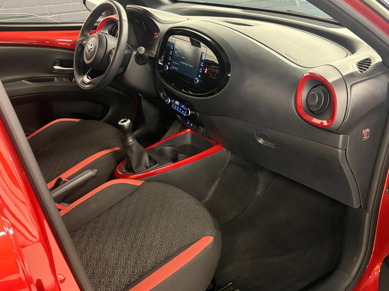 Vehicle Image 21