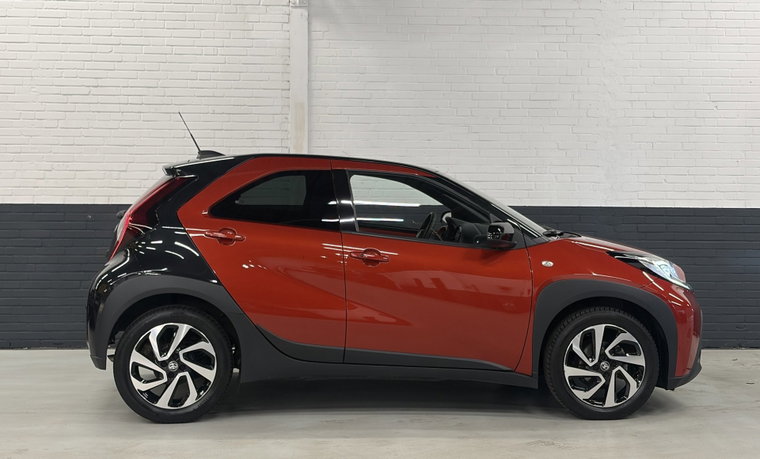 Vehicle Image 6