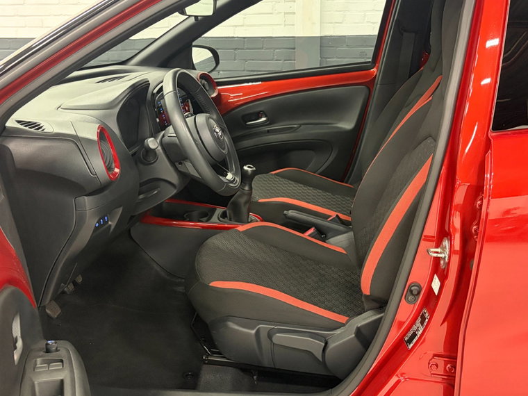 Vehicle Image 8