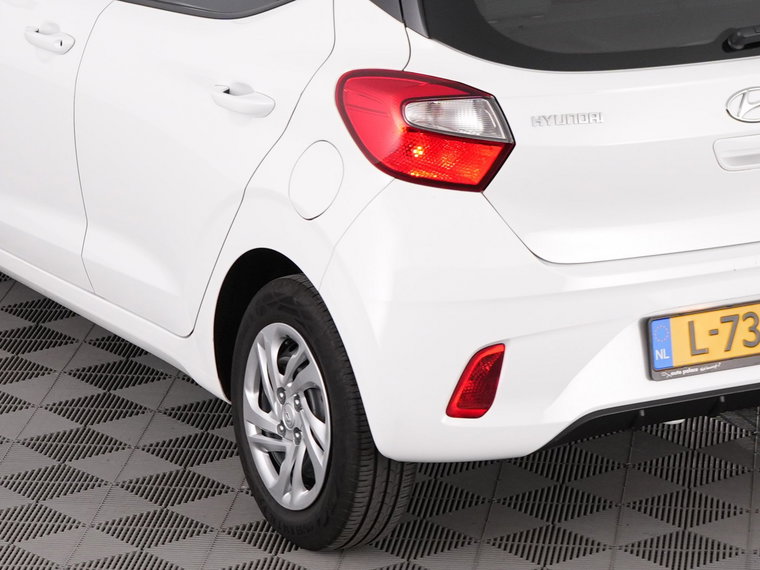Vehicle Image 12