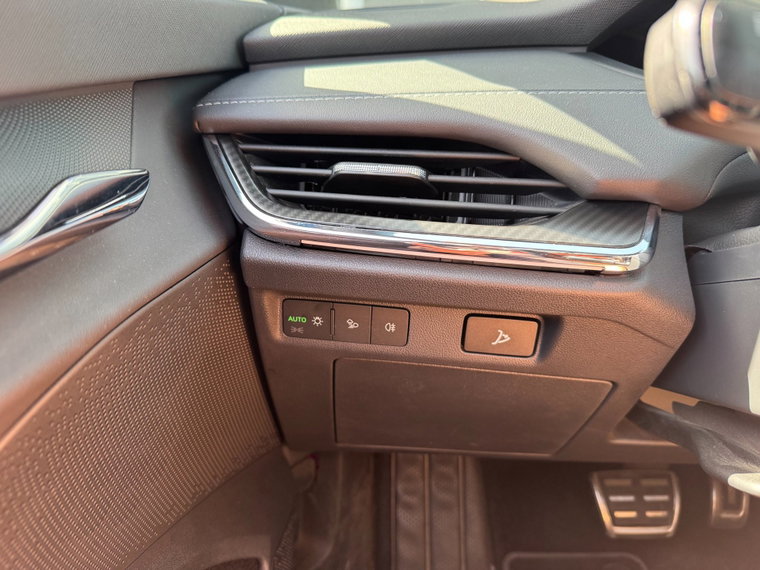 Vehicle Image 28