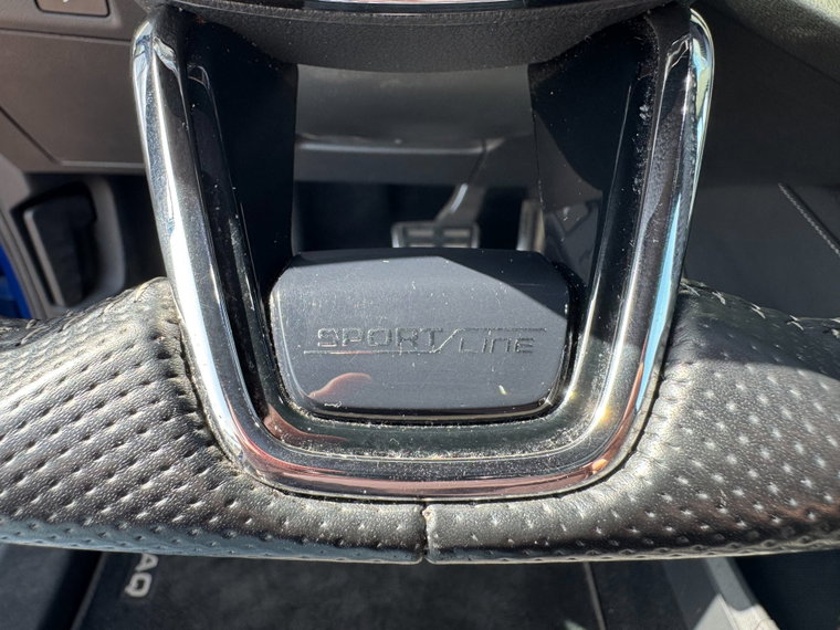 Vehicle Image 32
