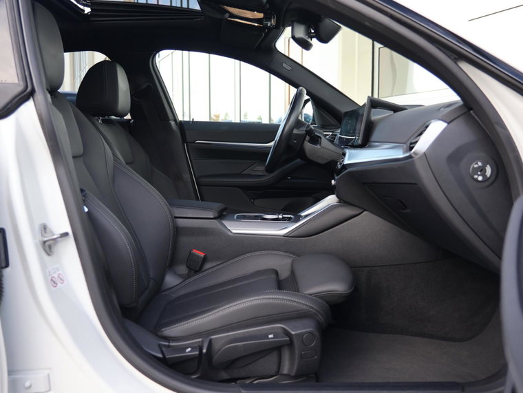 Vehicle Image 33