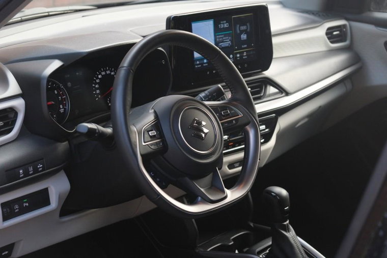Vehicle Image 8