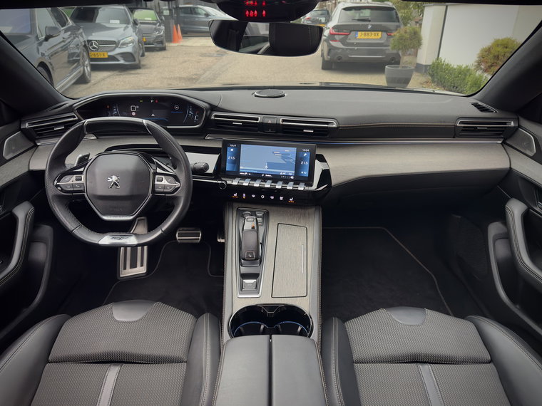 Vehicle Image 25