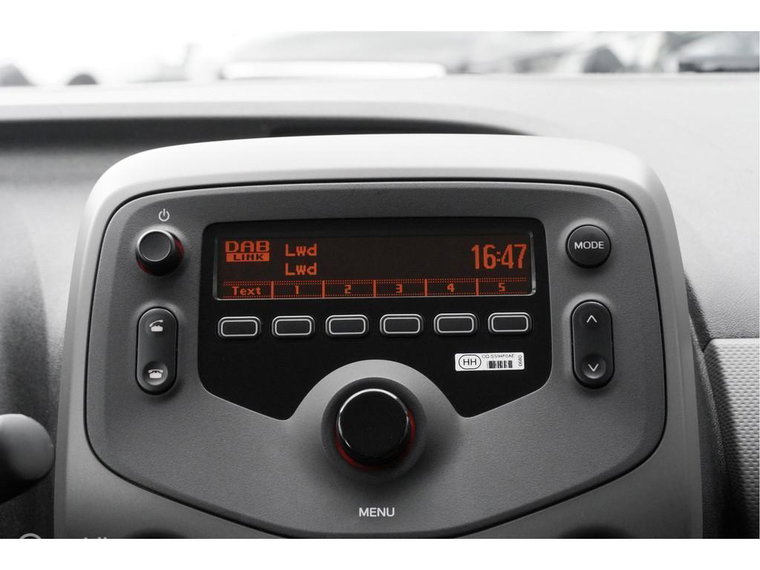Vehicle Image 16