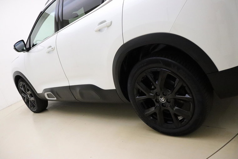 Vehicle Image 17