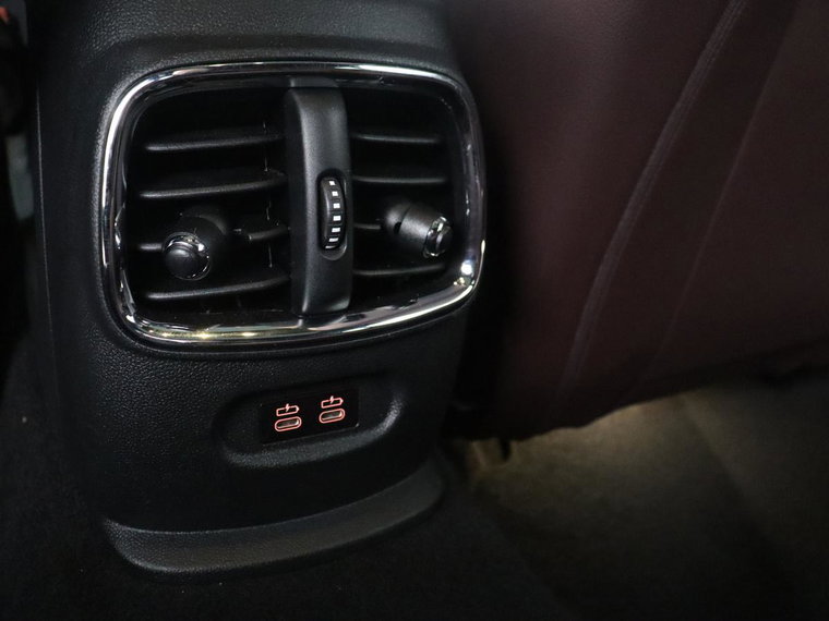Vehicle Image 29