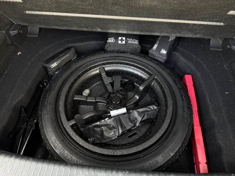 Vehicle Image 25