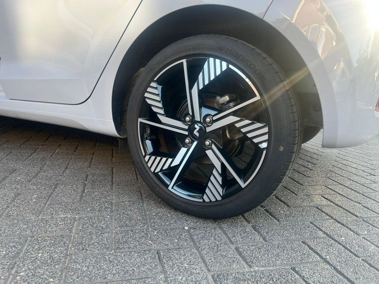 Vehicle Image 17