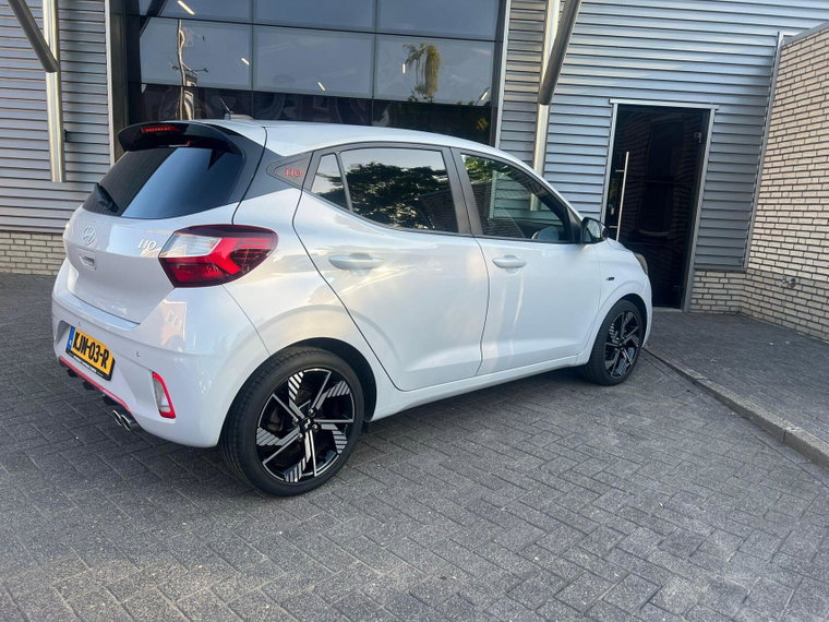 Vehicle Image 4