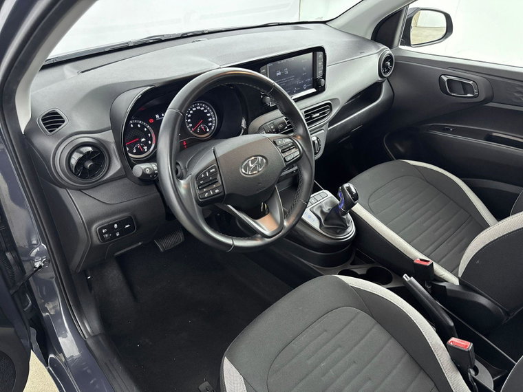 Vehicle Image 12