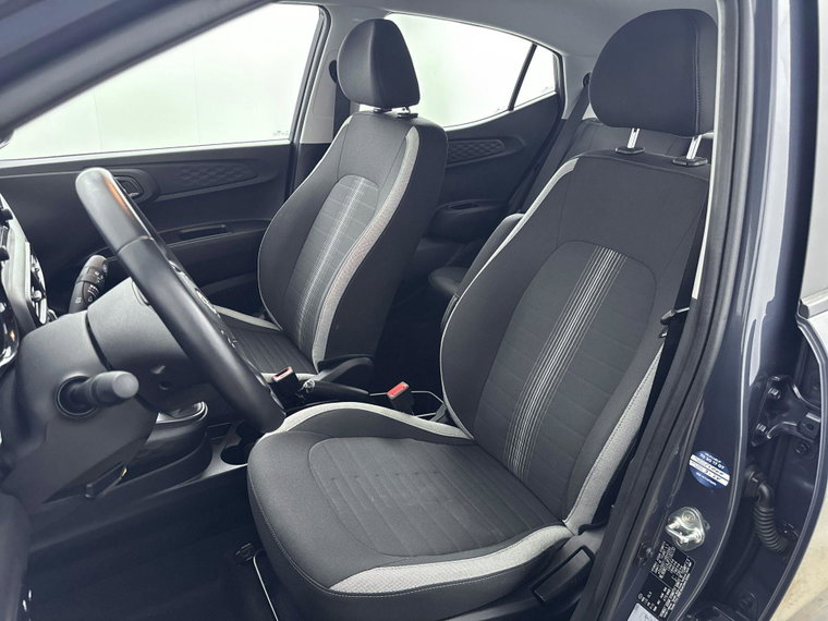 Vehicle Image 25