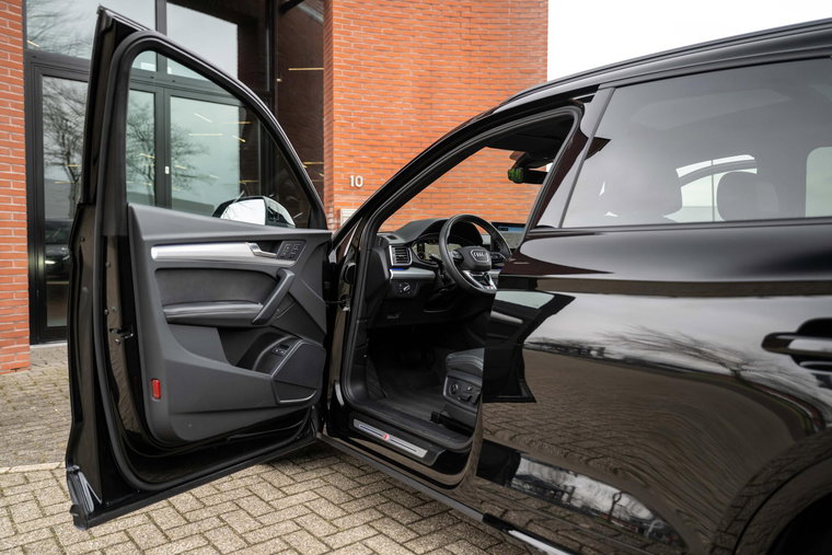 Vehicle Image 10