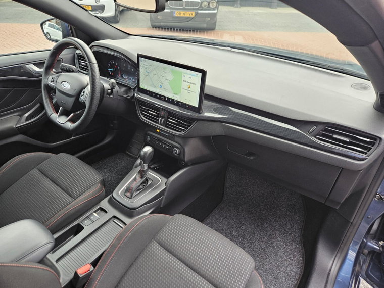 Vehicle Image 32