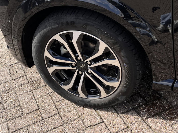 Vehicle Image 14