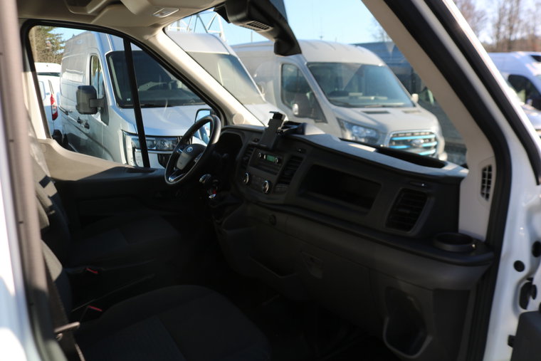 Vehicle Image 32