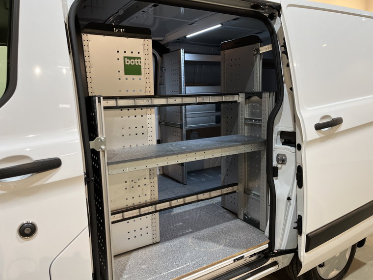 Vehicle Image 12