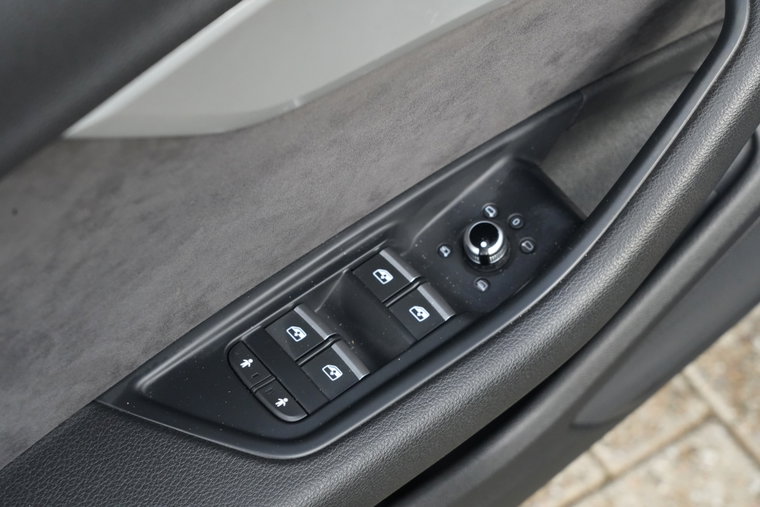 Vehicle Image 23