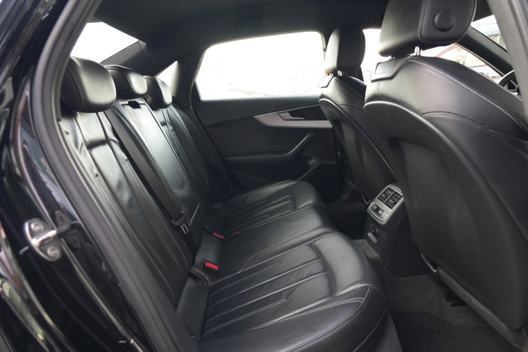 Vehicle Image 25