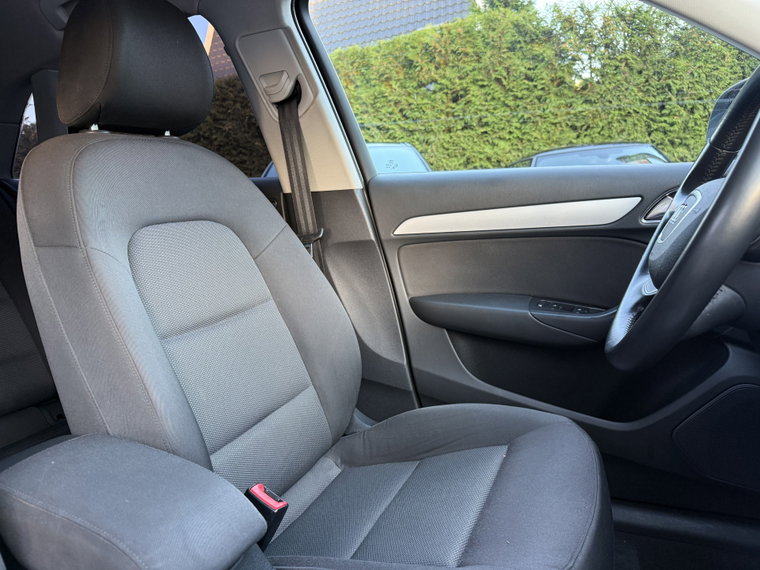 Vehicle Image 25