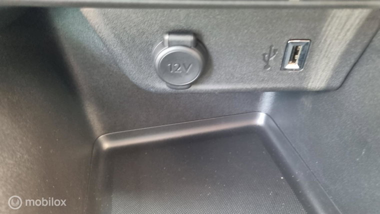 Vehicle Image 28