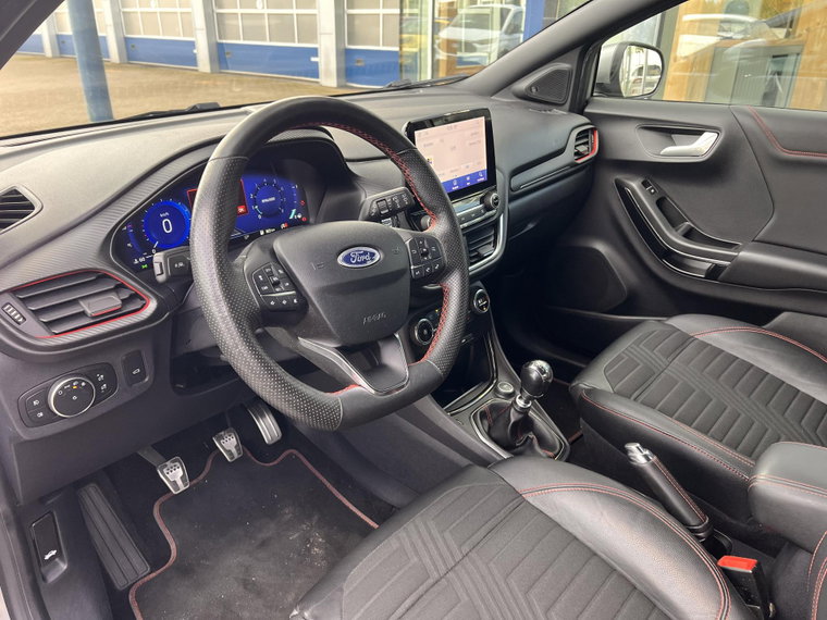 Vehicle Image 21