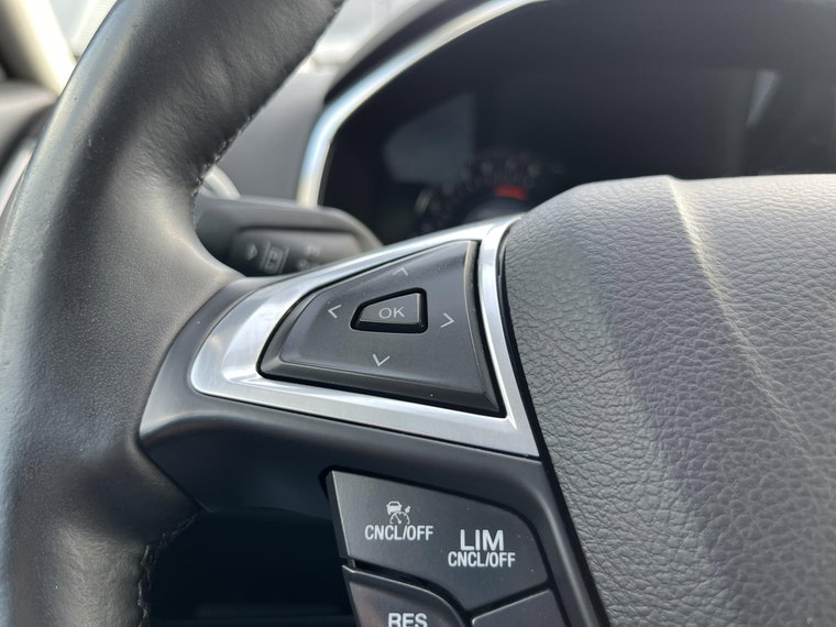 Vehicle Image 25