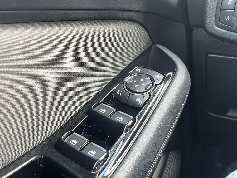 Vehicle Image 32