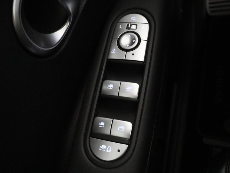 Vehicle Image 38