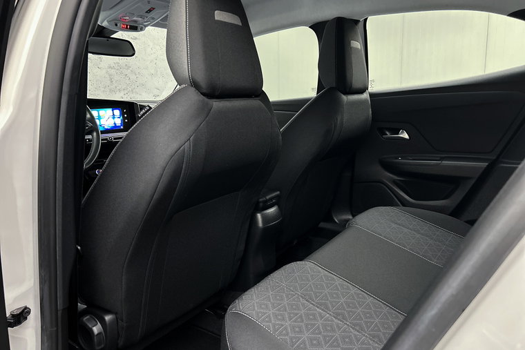 Vehicle Image 15