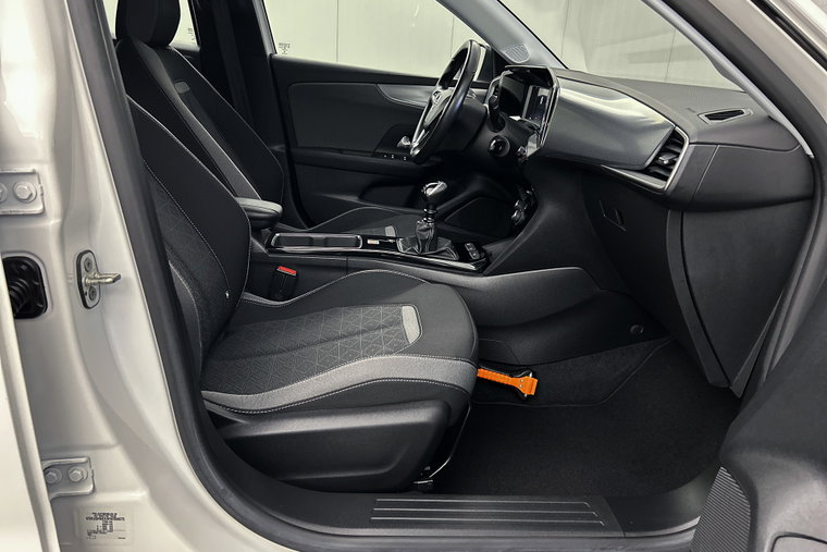 Vehicle Image 32