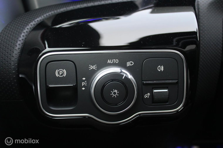 Vehicle Image 28