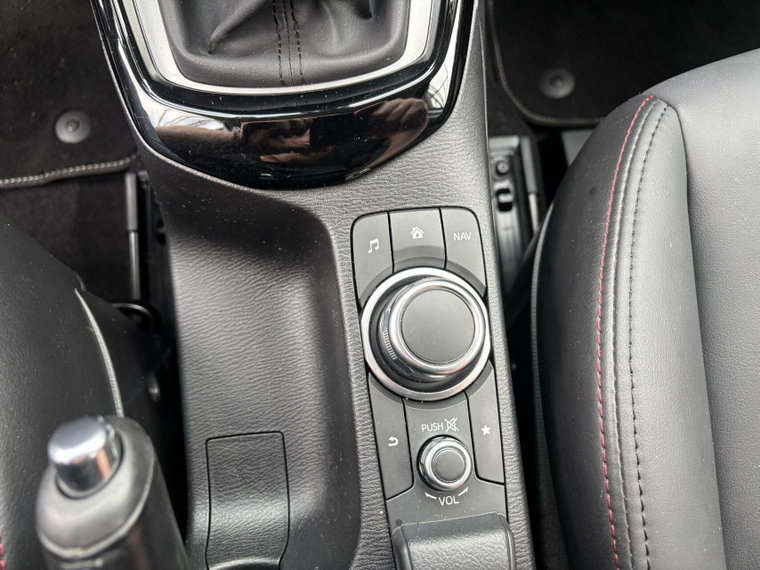 Vehicle Image 25
