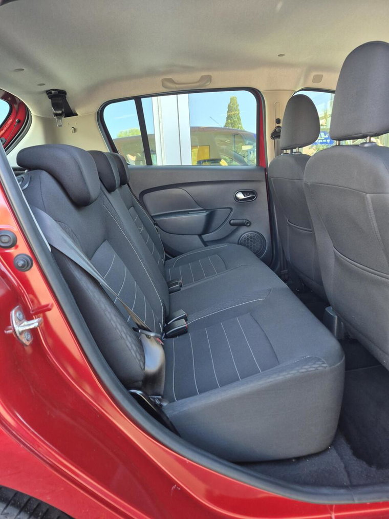Vehicle Image 16