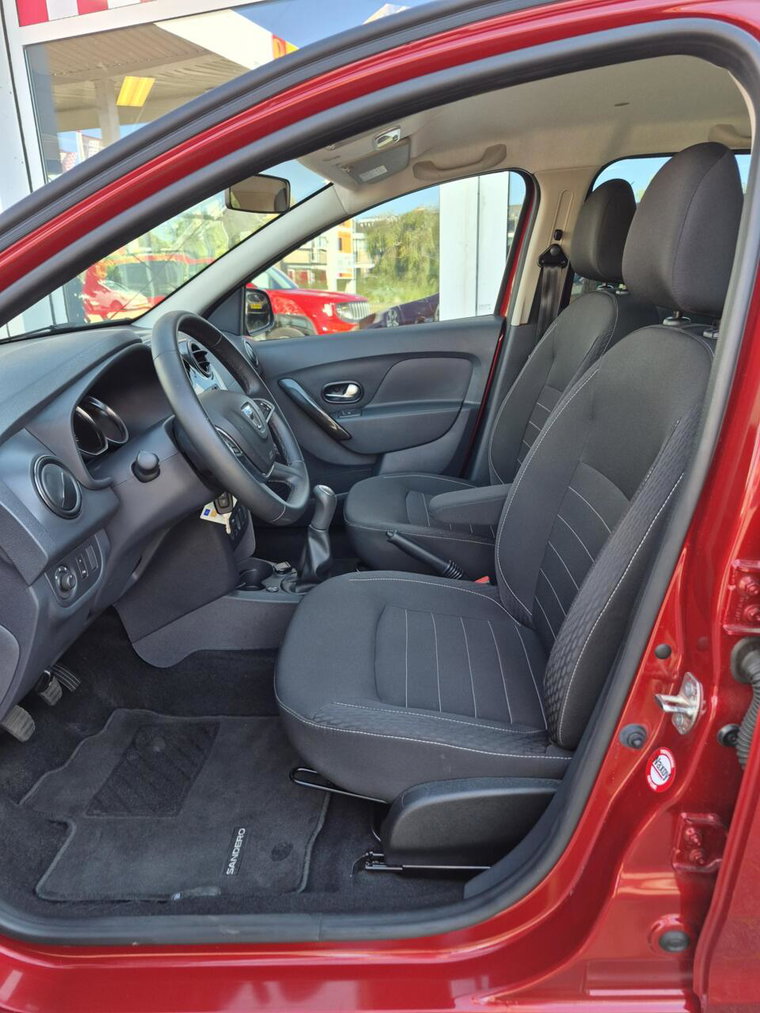 Vehicle Image 21