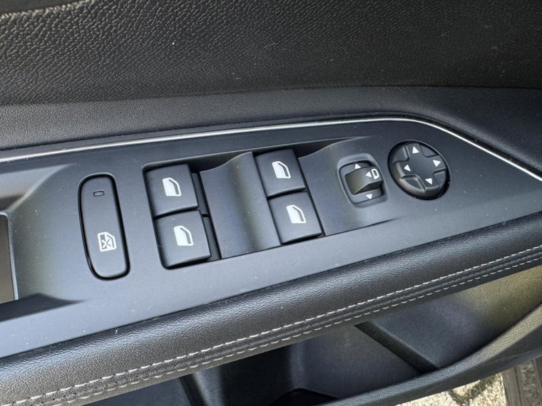 Vehicle Image 33