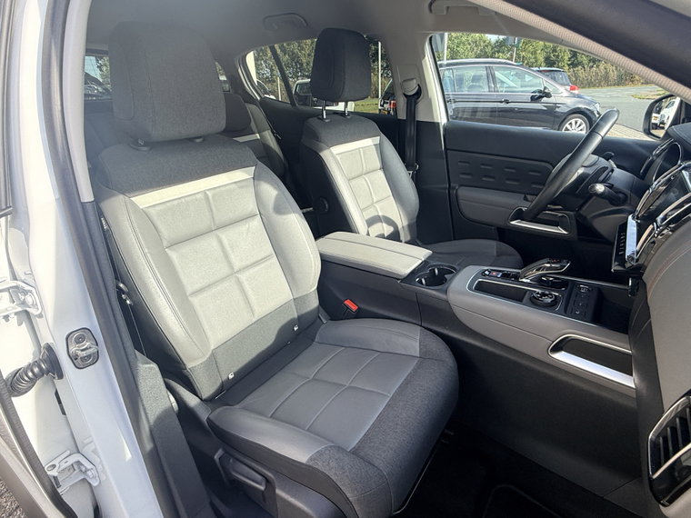 Vehicle Image 36