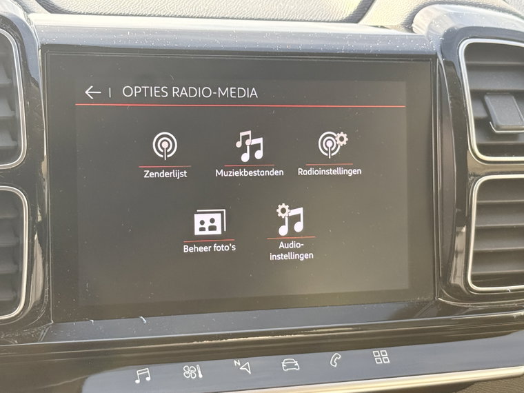 Vehicle Image 38