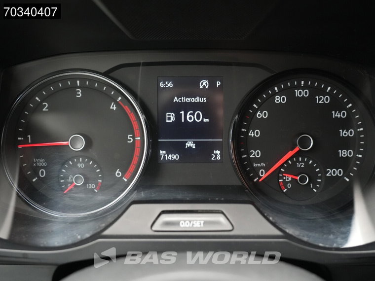 Vehicle Image 32