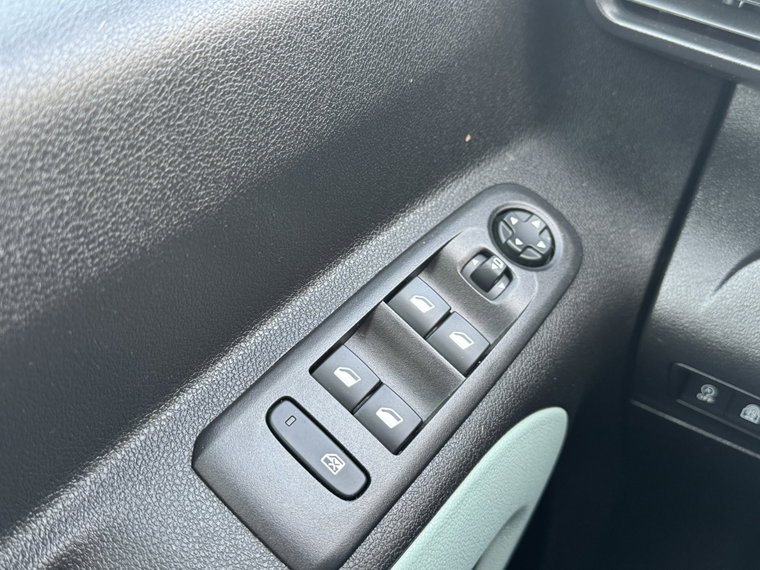 Vehicle Image 32