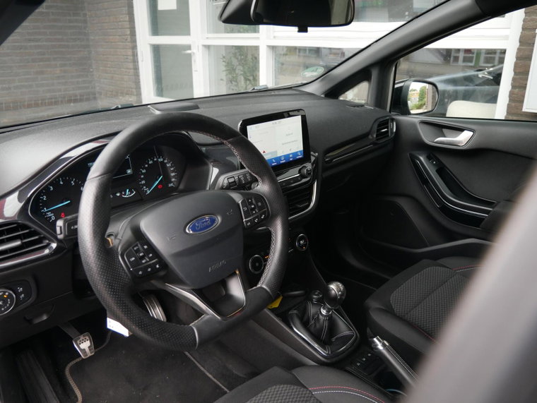 Vehicle Image 11