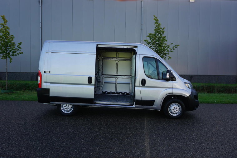 Vehicle Image 33