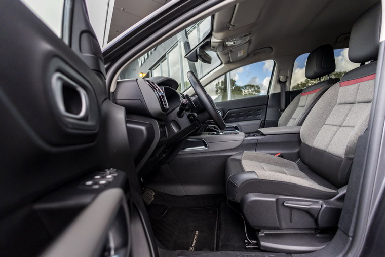 Vehicle Image 9