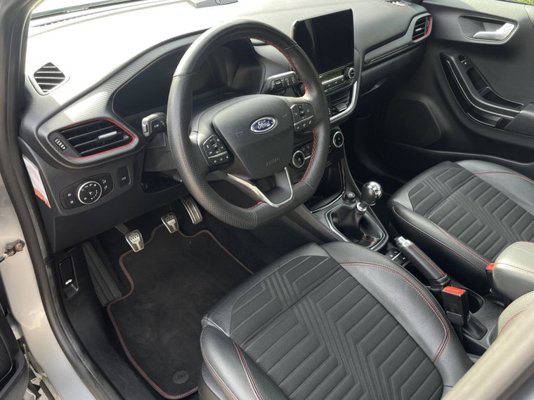 Vehicle Image 15